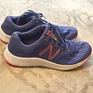 New balance tennis shoes size 9